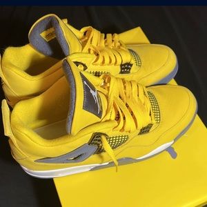 Jordan lightning 4